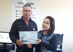 Idosos recebem certificados de inclusão digital