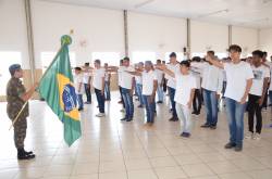 Jovens recebem certificado de dispensa do serviço militar