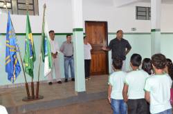 Prefeito Acácio entrega os novos banheiros da Escola Maria José