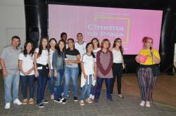 Estudantes e comunidade participam do Cine Movel