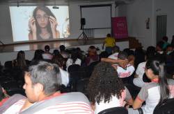 Estudantes e comunidade participam do Cine Movel