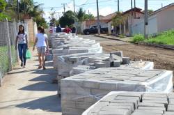 Calçamento com paver em frente escola Princesa Izabel