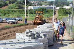 Calçamento com paver em frente escola Princesa Izabel