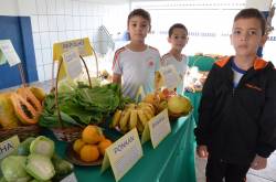 MARIA MITIKO DESENVOLVE PROJETO SOBRE ALIMENTAÇÃO SAUDÁVEL.