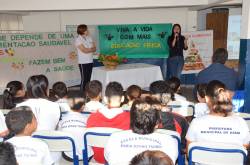 MARIA MITIKO DESENVOLVE PROJETO SOBRE ALIMENTAÇÃO SAUDÁVEL.