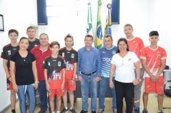 PREFEITO ACÁCIO PARABENIZA DESEMPENHO DOS ATLETAS ASSAIENSES NOS JOGOS ESCOLARES ASE MACRORREGIONAL.