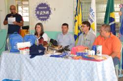 AABB Comunidade entrega Kits de materiais  para os alunos