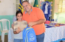 AABB Comunidade entrega Kits de materiais  para os alunos