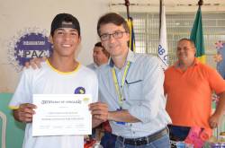 AABB Comunidade entrega Kits de materiais  para os alunos