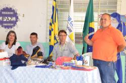 AABB Comunidade entrega Kits de materiais  para os alunos
