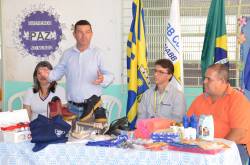 AABB Comunidade entrega Kits de materiais  para os alunos