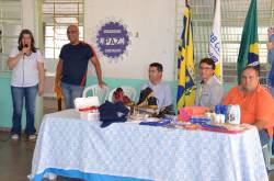 AABB Comunidade entrega Kits de materiais  para os alunos