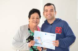 Idosos recebem certificados de inclusão digital