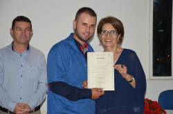 Entrega de certificados do curso de manutenção de motocicletas 