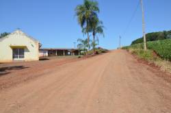 MANUTENÇÃO DA ESTRADA RURAL NA SEÇÃO CERRO LEÃO.