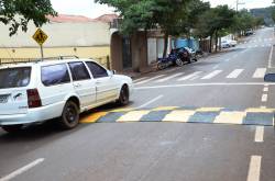 MAIS DOIS REDUTORES DE VELOCIDADE SÃO INSTALADOS NA CIDADE.