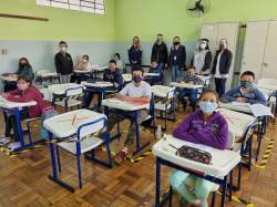 ALUNOS DO 5° E 1° ANOS VOLTARAM AS AULAS.