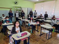 ALUNOS DO 5° E 1° ANOS VOLTARAM AS AULAS.