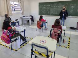 ALUNOS DO 5° E 1° ANOS VOLTARAM AS AULAS.