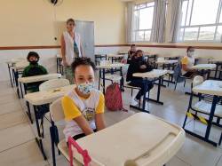 ALUNOS DOS 4º E 2º ANOS RETORNARAM AS AULAS NESTA SEGUNDA-FEIRA (23/08).
