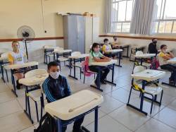 ALUNOS DOS 4º E 2º ANOS RETORNARAM AS AULAS NESTA SEGUNDA-FEIRA (23/08).