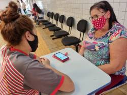 TERCEIRA IDADE PARTICIPA DE CURSO DE UTILIZAÇÃO DE SMARTPHONE.