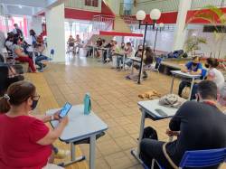 TERCEIRA IDADE PARTICIPA DE CURSO DE UTILIZAÇÃO DE SMARTPHONE.