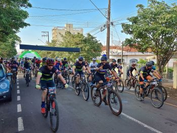 CICLITAS DE TODA REGIÃO PARTICIPAM DO PEDAL DO FOGO.