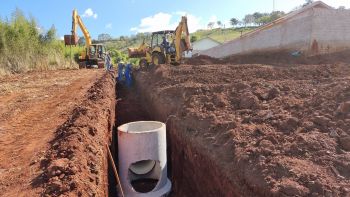 CONSTRUÇÃO DA GALERIA PLUVIAL NAS 40 CASAS.