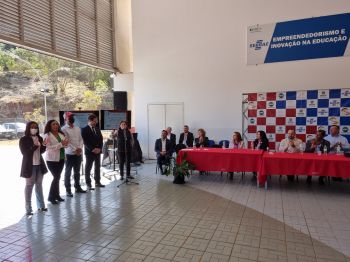 TATA TCS CONTRATA 12 ESTUDANTES DO CEEP ASSAÍ,PARA TRABALHAR COM TECNOLOGIA DA INFORMAÇÃO.