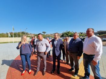MINISTRO PAULO ALVIM VISITA ASSAÍ E DESTINA 2 MILHÕES PARA ESTRUTURAÇÃO DOS LABORATÓRIOS DO CEEP ASSAÍ.
