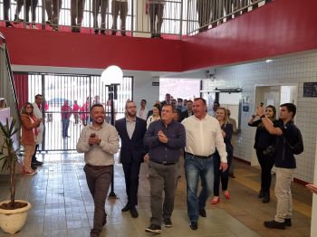 MINISTRO PAULO ALVIM VISITA ASSAÍ E DESTINA 2 MILHÕES PARA ESTRUTURAÇÃO DOS LABORATÓRIOS DO CEEP ASSAÍ.