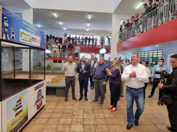 MINISTRO PAULO ALVIM VISITA ASSAÍ E DESTINA 2 MILHÕES PARA ESTRUTURAÇÃO DOS LABORATÓRIOS DO CEEP ASSAÍ.