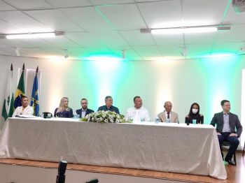 MINISTRO PAULO ALVIM VISITA ASSAÍ E DESTINA 2 MILHÕES PARA ESTRUTURAÇÃO DOS LABORATÓRIOS DO CEEP ASSAÍ.