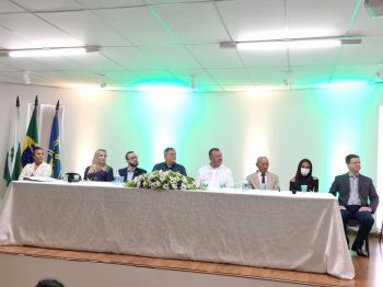 MINISTRO PAULO ALVIM VISITA ASSAÍ E DESTINA 2 MILHÕES PARA ESTRUTURAÇÃO DOS LABORATÓRIOS DO CEEP ASSAÍ.