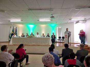 MINISTRO PAULO ALVIM VISITA ASSAÍ E DESTINA 2 MILHÕES PARA ESTRUTURAÇÃO DOS LABORATÓRIOS DO CEEP ASSAÍ.