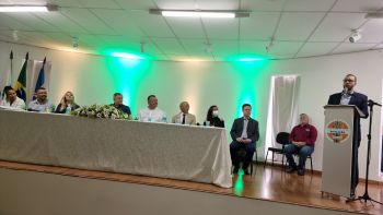 MINISTRO PAULO ALVIM VISITA ASSAÍ E DESTINA 2 MILHÕES PARA ESTRUTURAÇÃO DOS LABORATÓRIOS DO CEEP ASSAÍ.
