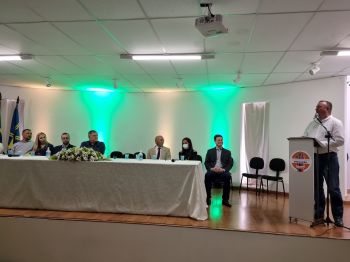MINISTRO PAULO ALVIM VISITA ASSAÍ E DESTINA 2 MILHÕES PARA ESTRUTURAÇÃO DOS LABORATÓRIOS DO CEEP ASSAÍ.