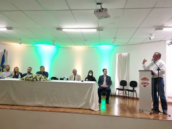 MINISTRO PAULO ALVIM VISITA ASSAÍ E DESTINA 2 MILHÕES PARA ESTRUTURAÇÃO DOS LABORATÓRIOS DO CEEP ASSAÍ.