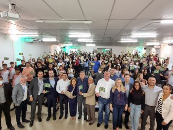 MINISTRO PAULO ALVIM VISITA ASSAÍ E DESTINA 2 MILHÕES PARA ESTRUTURAÇÃO DOS LABORATÓRIOS DO CEEP ASSAÍ.