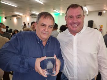 MINISTRO PAULO ALVIM VISITA ASSAÍ E DESTINA 2 MILHÕES PARA ESTRUTURAÇÃO DOS LABORATÓRIOS DO CEEP ASSAÍ.