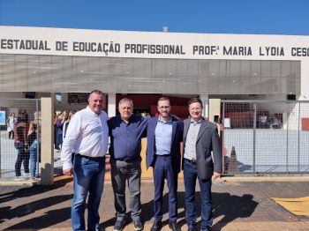 MINISTRO PAULO ALVIM VISITA ASSAÍ E DESTINA 2 MILHÕES PARA ESTRUTURAÇÃO DOS LABORATÓRIOS DO CEEP ASSAÍ.