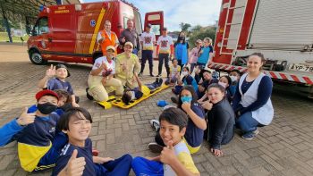 ALUNOS DO 5º ANO PARTICIPAM DO PROJETO BOMBEIRO POR UM DIA.