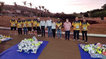 PREFEITO TUTI BOMTEMPO INAUGURA A ARENA MEU CAMPINHO.