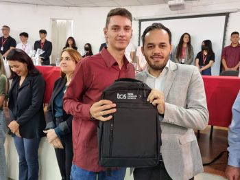 TATA TCS CONTRATA  MAIS 45 ESTUDANTES DO CEEP ASSAÍ