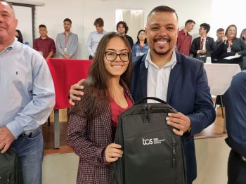 TATA TCS CONTRATA  MAIS 45 ESTUDANTES DO CEEP ASSAÍ